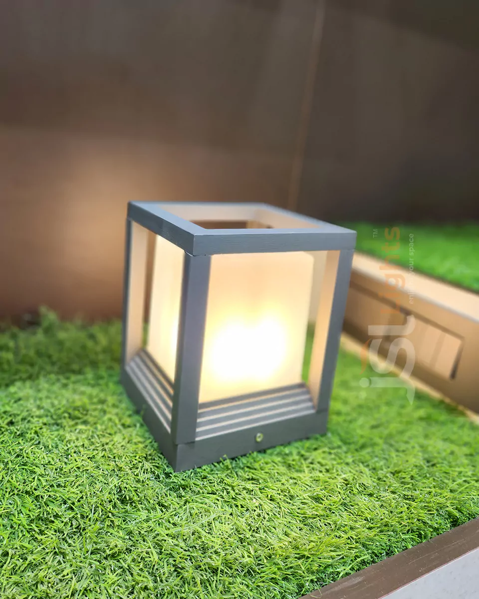 Square Outdoor LED Gate Light 3001 Small 7IN Pillar Post Light with B22 Holder Aluminium Body and PC Diffuser IP65