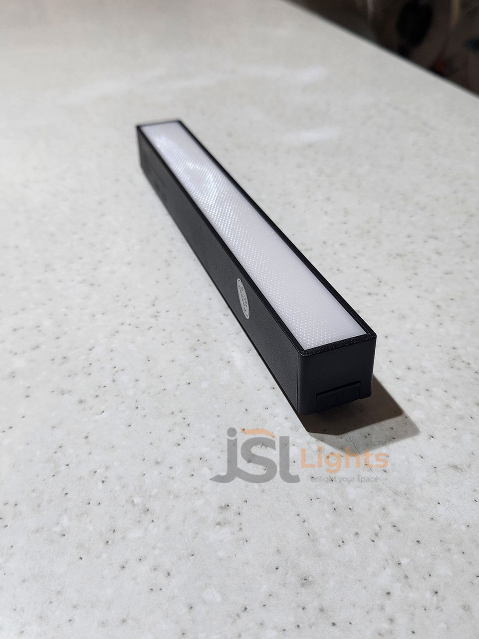 Apra 12W Ultra Thin Linear Diffused Magnetic Track Light MG01 SMD Diffuser Linear Ultra Slim Magnetic Track Light with Black Body
