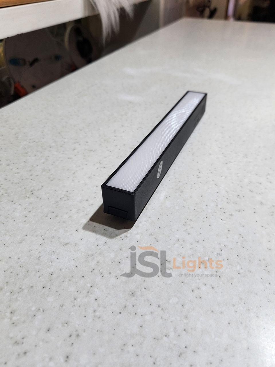 Apra 6W Ultra Thin Linear Diffused Magnetic Track Light MG01 SMD Diffuser Linear Ultra Slim Magnetic Track Light with Black Body
